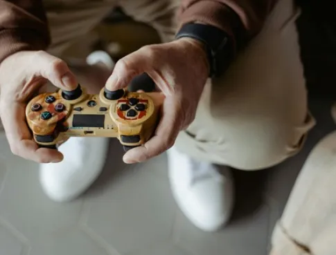 Deviens le ma&icirc;tre du jeu : pourquoi te former &agrave; la cr&eacute;ation de jeux vid&eacute;o en 2026 ?