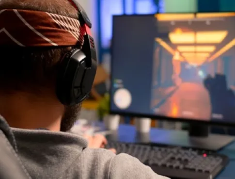 Cr&eacute;er des jeux vid&eacute;o en 2026 : quelles comp&eacute;tences cl&eacute;s sont recherch&eacute;es par les studios ?