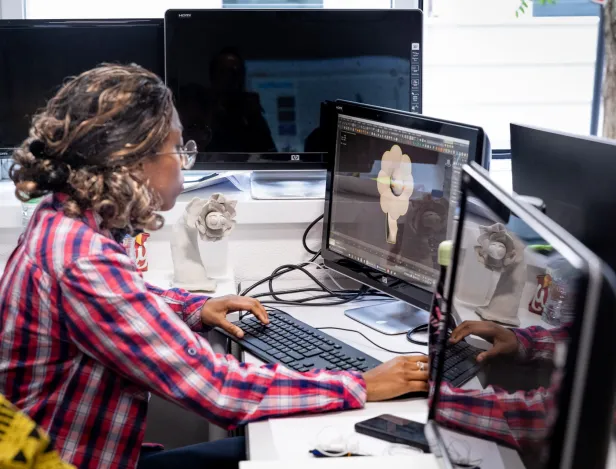 Etudiante-bachelor-infographie-3D-Paris